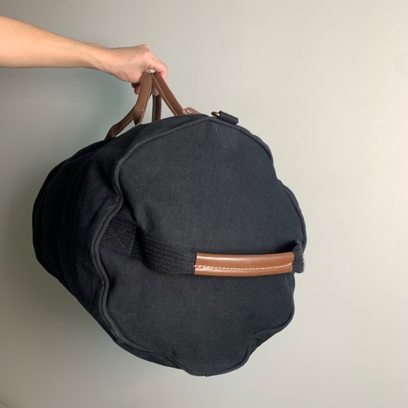 Black and Brown Handles Medium Zip Up Duffle Weekender Bag (GUC) - Picture 4 of 16